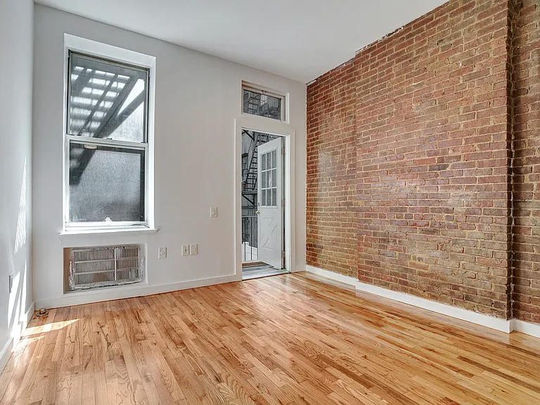 364 W 51st St #1R — Photo 11