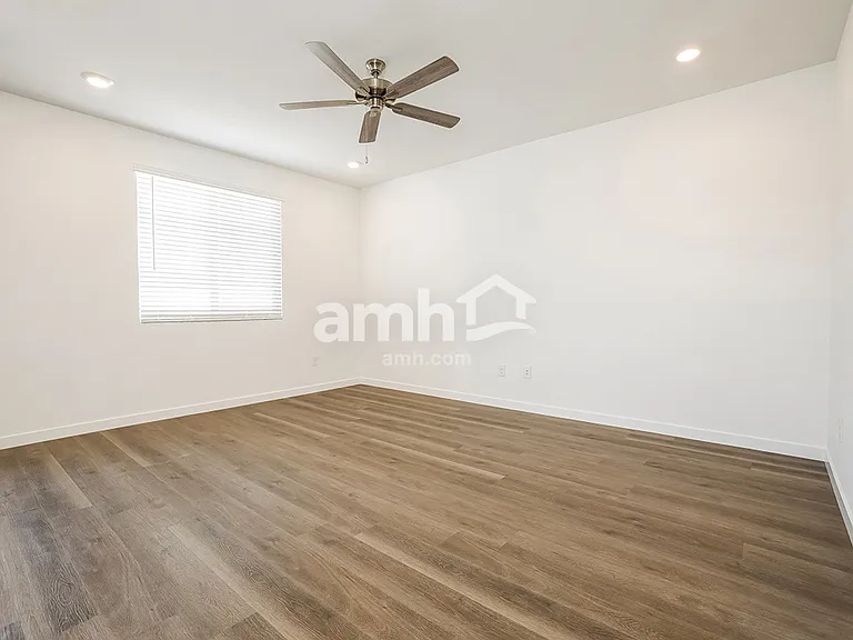 2236 Monroe Ave — Photo 6