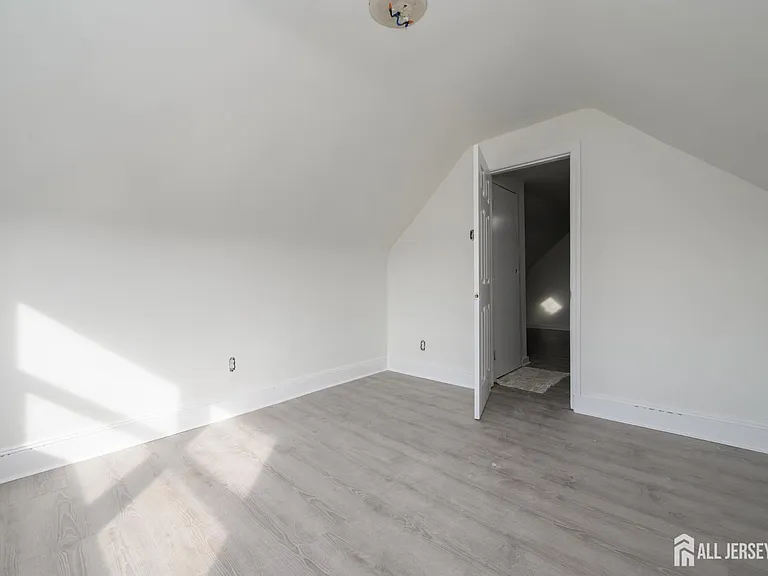 377 Delavan St #3 — Photo 6