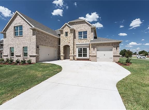 2nd image of 200 White Oak Ct