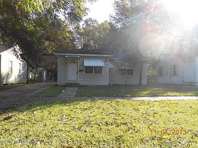 1st image of 925 Mackinaw St