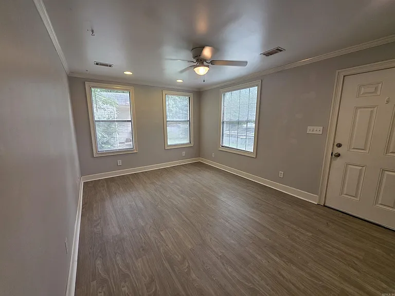 1605 S Pierce St — Photo 14