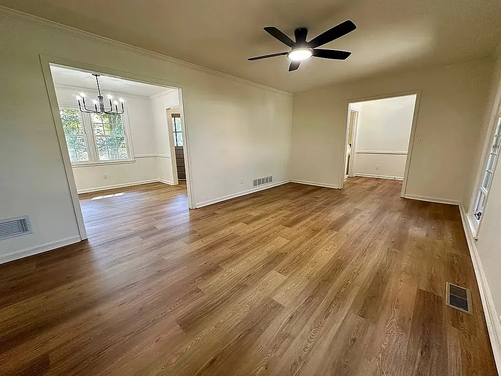 352 Henson Ave — Photo 2