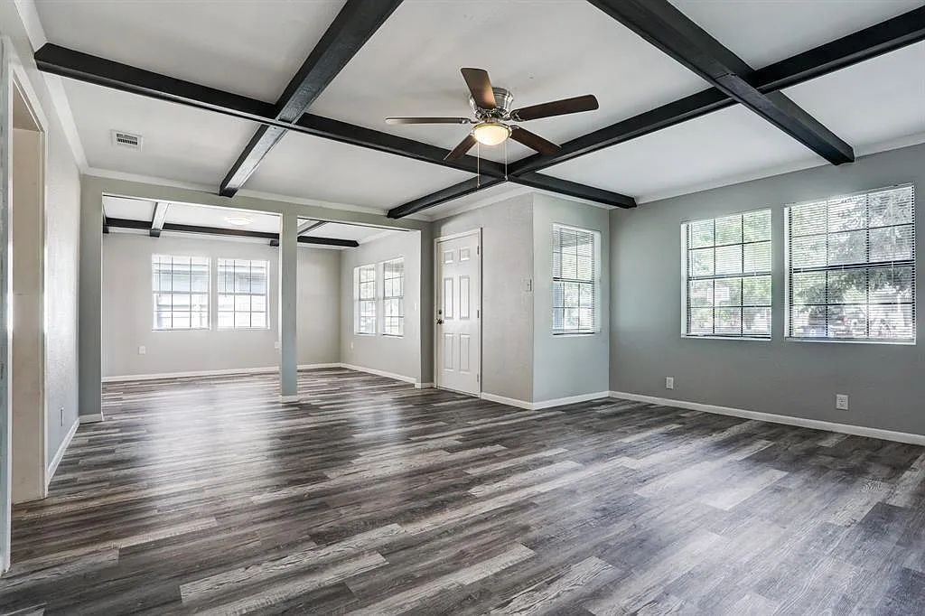 3 bed, 2.0 bath, 1655 sqft, $1,795 — Photo 2