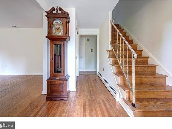 5th image of 1380 Kirkland Ave