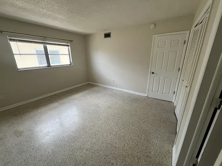 2301 Bay Blvd #2 — Photo 16