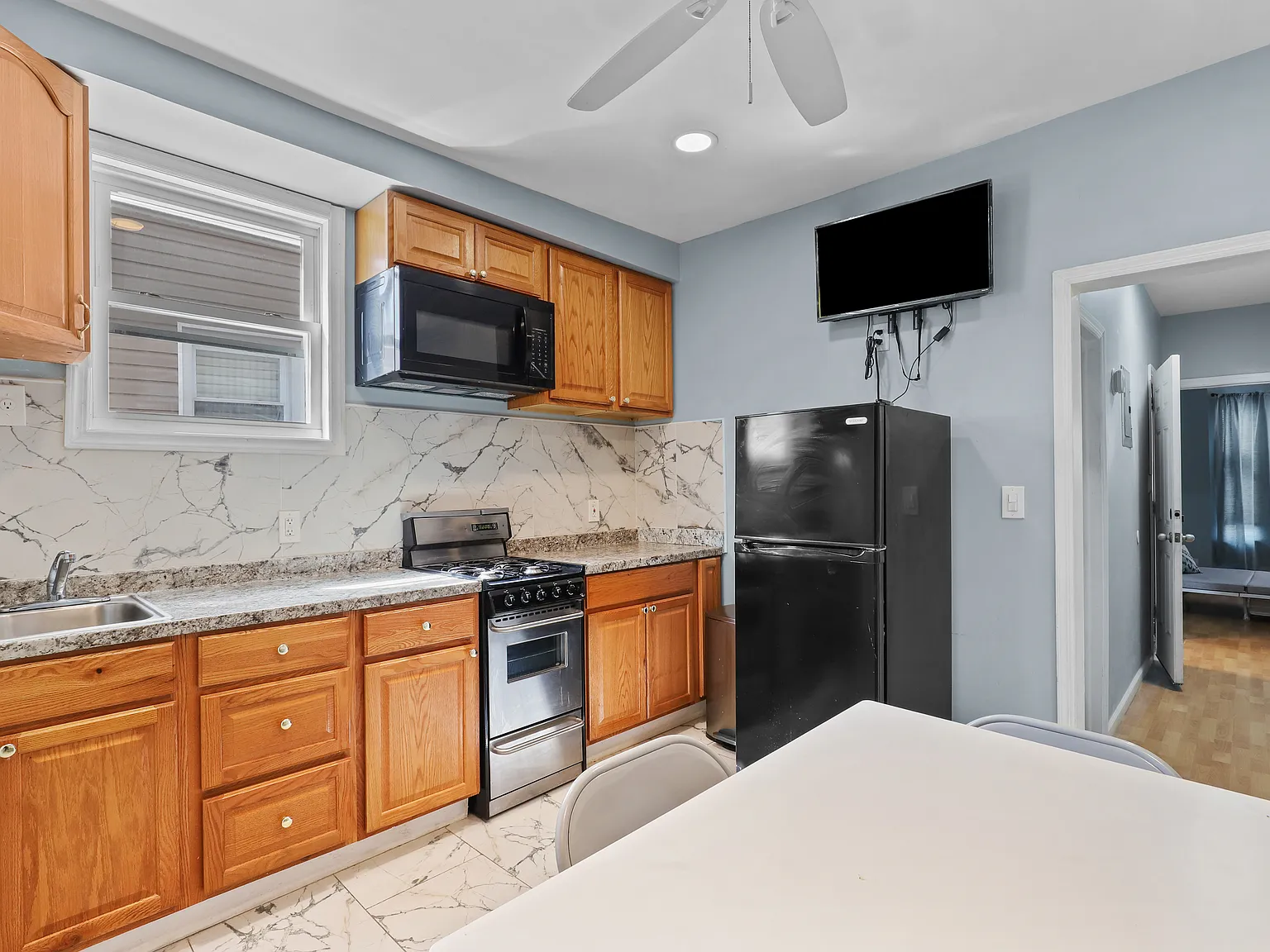 4 bed, $3,200 — Photo 4