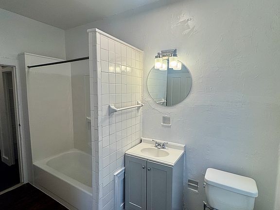 5th image of 800 Cathedral St APT 4