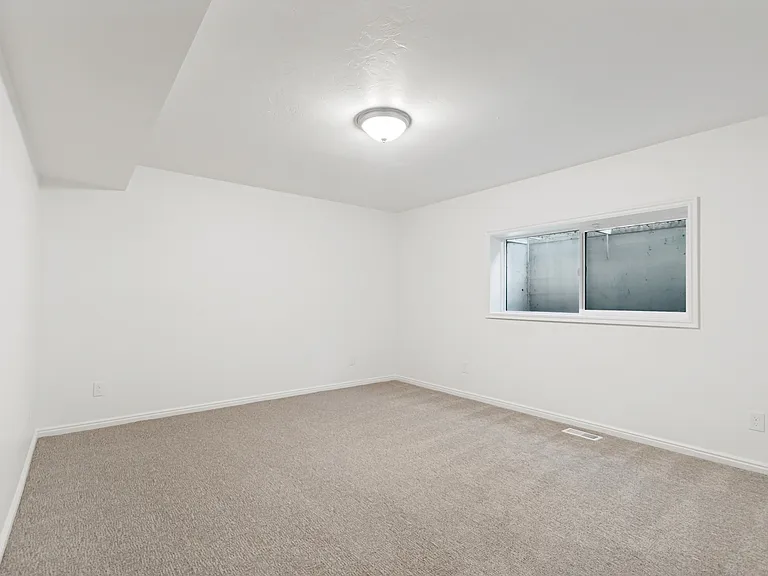1241 Cambridge Ct — Photo 34