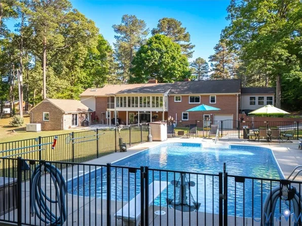 18522 Goode Ln, Dinwiddie, VA 23841