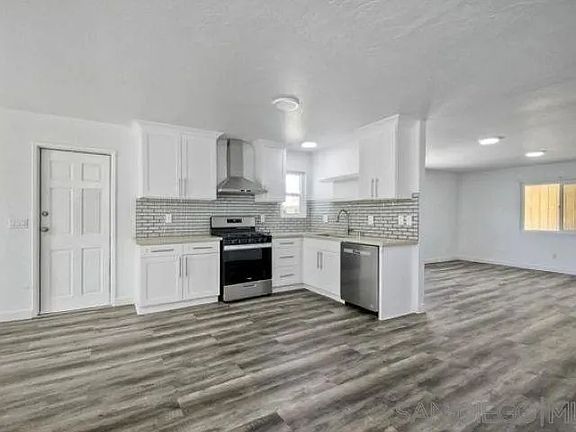 3rd image of 212 Roma Ave