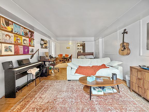 3rd image of 330 E 49th St APT 11B