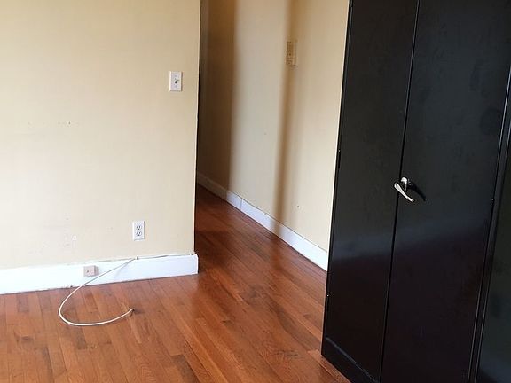 5th image of 2534 43rd St APT 16