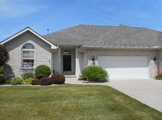 4065 Creekwood Cir, Bay City, MI 48706