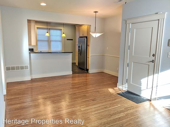 3rd image of 4101 Magnolia Ave Unit 201
