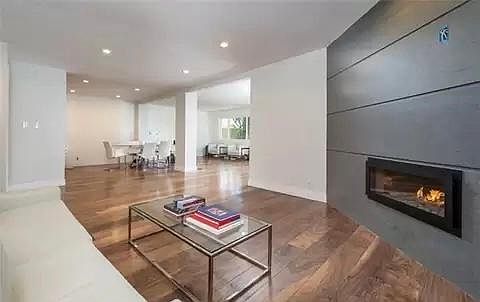 4th image of 16339 Nordhoff St