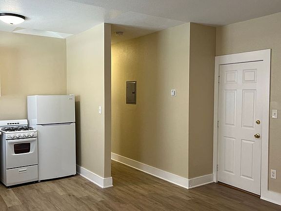 3rd image of 626 W 7th St #2