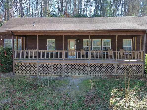 15 Blantyre Hills Dr, Horse Shoe, NC 28742