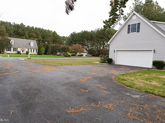 3rd image of 2402 Canterbury Dr