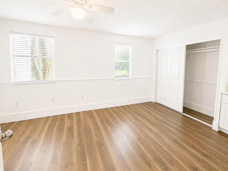 887 Crystal Lake Dr — Photo 21