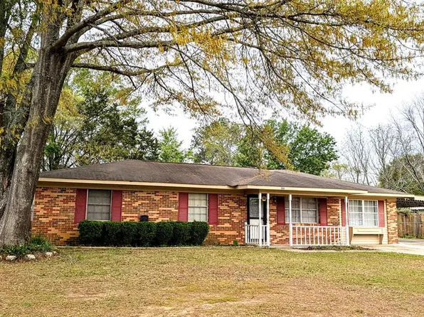 102 Armstrong St, Headland, AL 36345