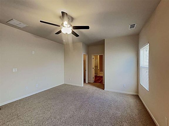 5th image of 557 Scotland Dr