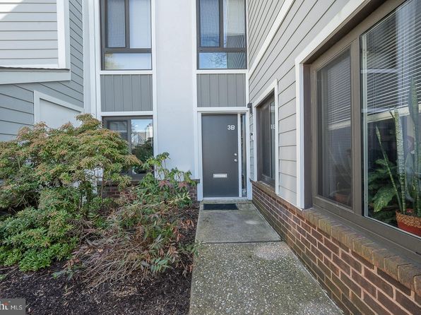 1710 Oakwood Ter #B