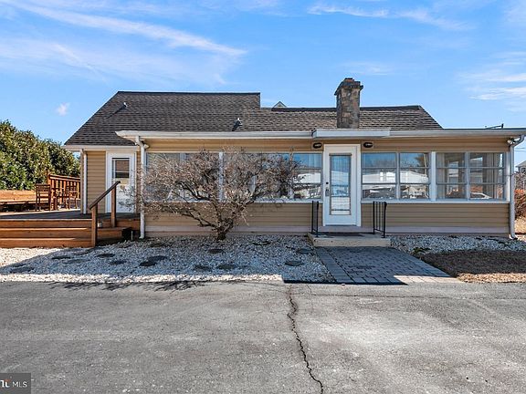 3rd image of 8 Maryland Ave