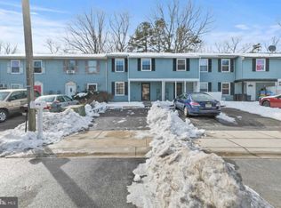 522 W Loch Lomond Dr, Sicklerville, NJ 08081