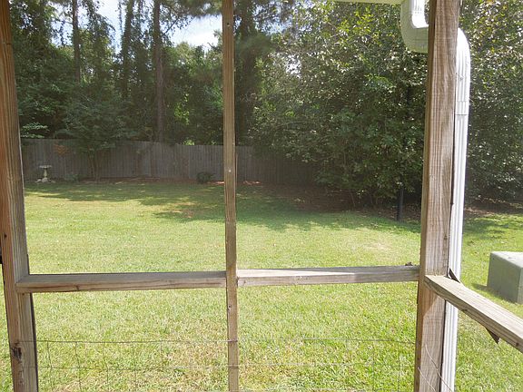 Very Private & Quiet Back Yard