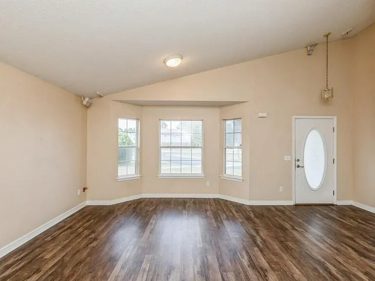 9637 Leeward Way — Photo 2