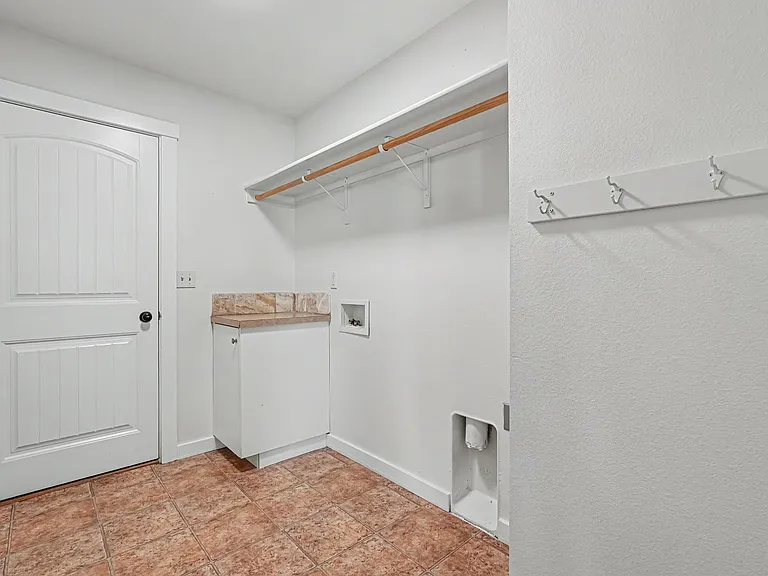 2040 Kelly Dr — Photo 27