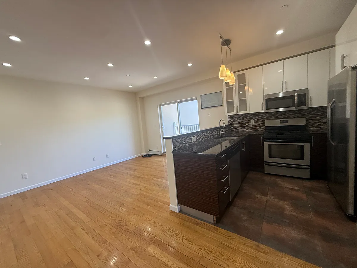 Building Photo - 2402 Gerritsen Ave #3