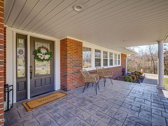 4th image of 315 Hillcrest Dr
