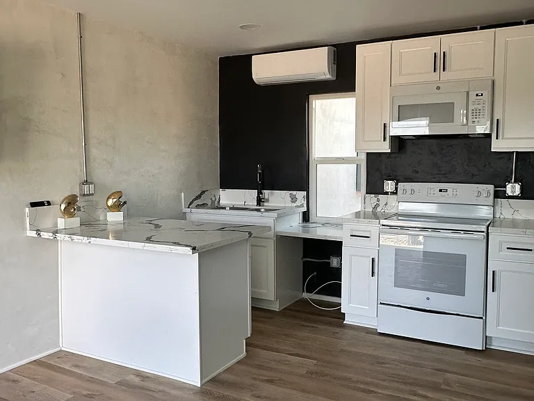 6545 Pine Ave #3 — Photo 4