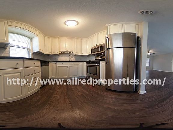 4th image of 402 N Assembly Dr
