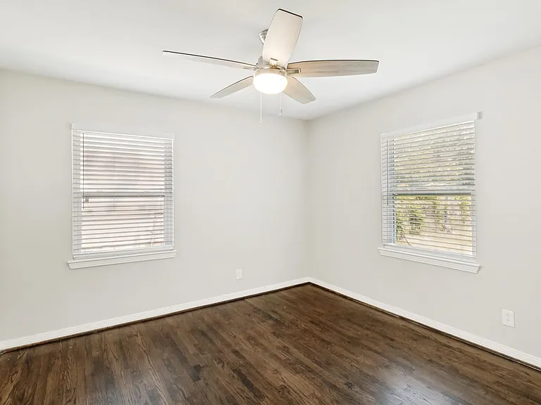 11524 Strand St — Photo 11
