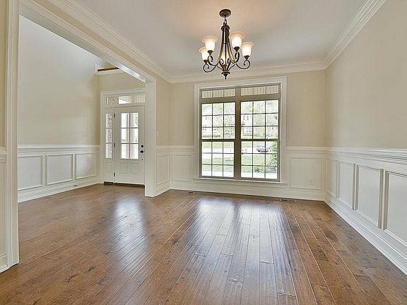4th image of 1830 Botsford Dr