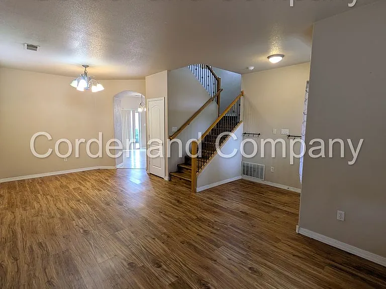 8827 Hampton Ave NE — Photo 3