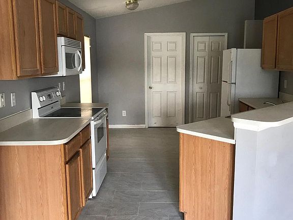 4th image of 621 Benton Dr