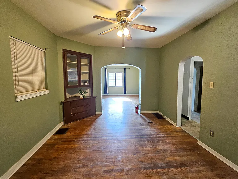 124 W Eugene Ave #1 — Photo 4