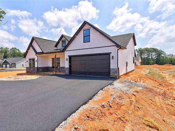 3rd image of 424 Blume Rd