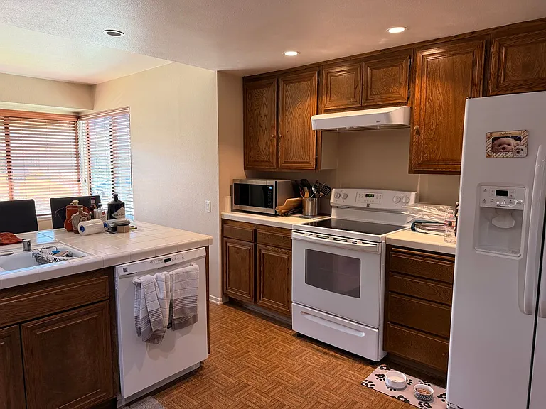 17105 Village 17 — Photo 8