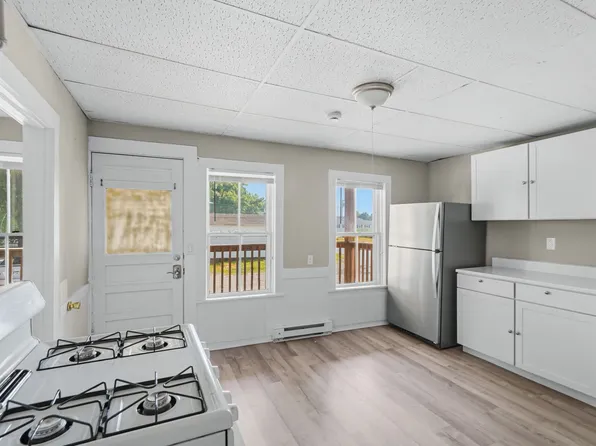 15 Cleveland St, 15 Cleveland St #15A, Putnam, CT 06260