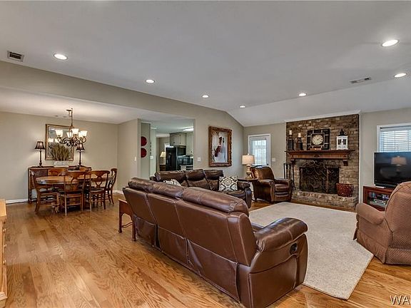 3rd image of 4624 Spicewood St