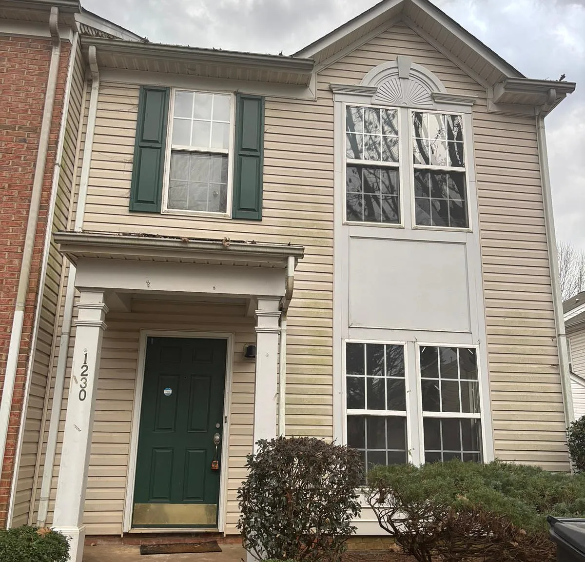 3 bed, 1464 sqft, $1,695 — Photo 1