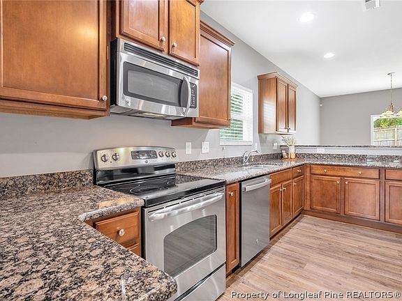 4th image of 223 River Oak St