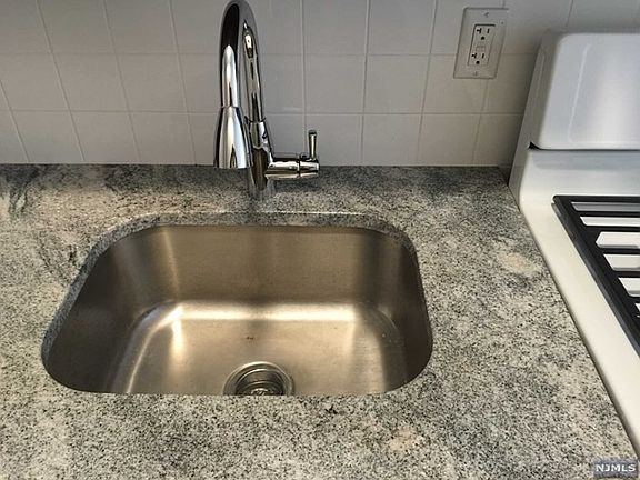 4th image of 175 Cambridge Ave APT 1F
