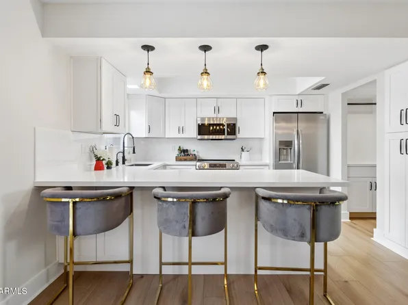 2818 E CLARENDON Avenue, Phoenix, AZ 85016