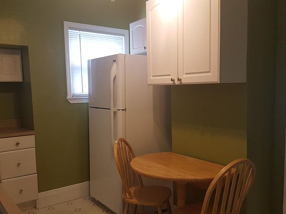 5th image of 2488 Montana Ave